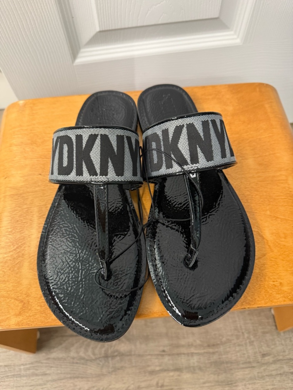 DKNY Black Patent Thong Sandals with Logo Strap